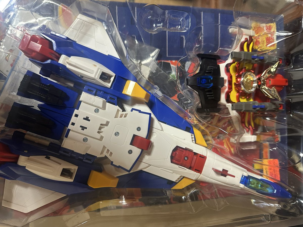 masterforce78's tweet photo. 久しぶりに実家のファイバード開けたら、
火鳥兄ちゃんがいないっ！って思ったら乗ってました、、
#ファイバード
#勇者 https://t.co/8uDsNXW8Hc