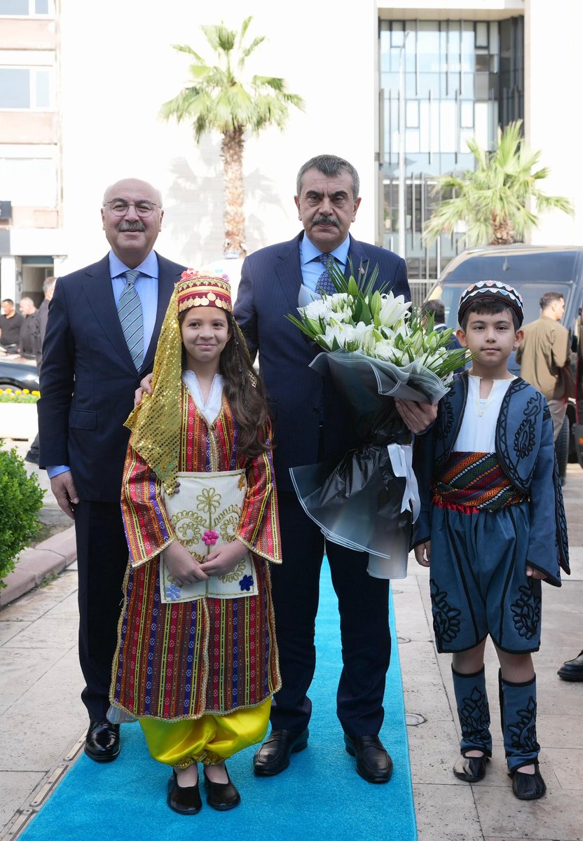 Yusuf__Tekin's tweet photo. 📍 Denizli

Denizli Valiliğimizi ziyaret ettik, değerli Valimiz Sayın Yavuz Selim Köşger ile ilimizde gerçekleştirdiğimiz yatırımlara dair fikir alışverişinde bulunduk.

Ardından il eğitim yöneticilerimizin katılımlarıyla İl Eğitim Değerlendirme Toplantısı’nı gerçekleştirdik.

Evlatlarımızın potansiyellerini en iyi şekilde ortaya çıkaracak eğitim ortamlarını güçlendirmek ve eğitimde niteliği artırmak adına çalışmalarımızı kararlılıkla sürdüreceğiz.

Kıymetli Valimize konukseverliği için teşekkür ediyorum. Toplantıda aldığımız kararların evlatlarımız için hayırlara vesile olmasını diliyorum.