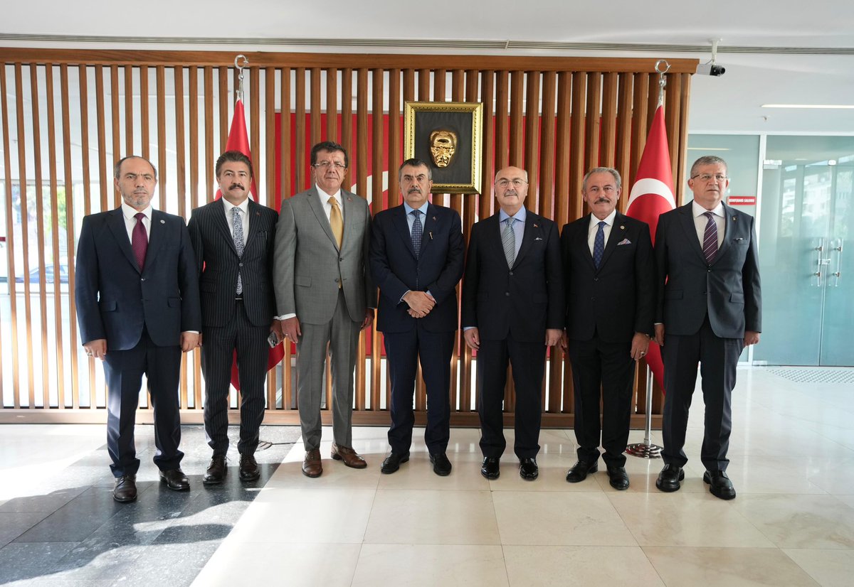 Yusuf__Tekin's tweet photo. 📍 Denizli

Denizli Valiliğimizi ziyaret ettik, değerli Valimiz Sayın Yavuz Selim Köşger ile ilimizde gerçekleştirdiğimiz yatırımlara dair fikir alışverişinde bulunduk.

Ardından il eğitim yöneticilerimizin katılımlarıyla İl Eğitim Değerlendirme Toplantısı’nı gerçekleştirdik.

Evlatlarımızın potansiyellerini en iyi şekilde ortaya çıkaracak eğitim ortamlarını güçlendirmek ve eğitimde niteliği artırmak adına çalışmalarımızı kararlılıkla sürdüreceğiz.

Kıymetli Valimize konukseverliği için teşekkür ediyorum. Toplantıda aldığımız kararların evlatlarımız için hayırlara vesile olmasını diliyorum.