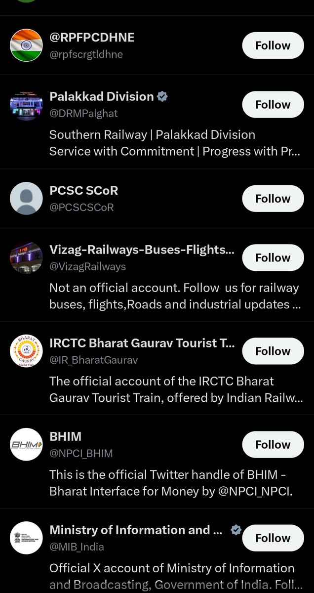 ravitejak07's tweet photo. Why is @SCoRAILWAYVSKP following unofficial handles? 

One even promotes @DRMVSKPSCoR train extensions. 

Please unfollow irrelevant accounts

@RailMinIndia @RailwaySeva @AshwiniVaishnaw https://t.co/9xusxEo0F3