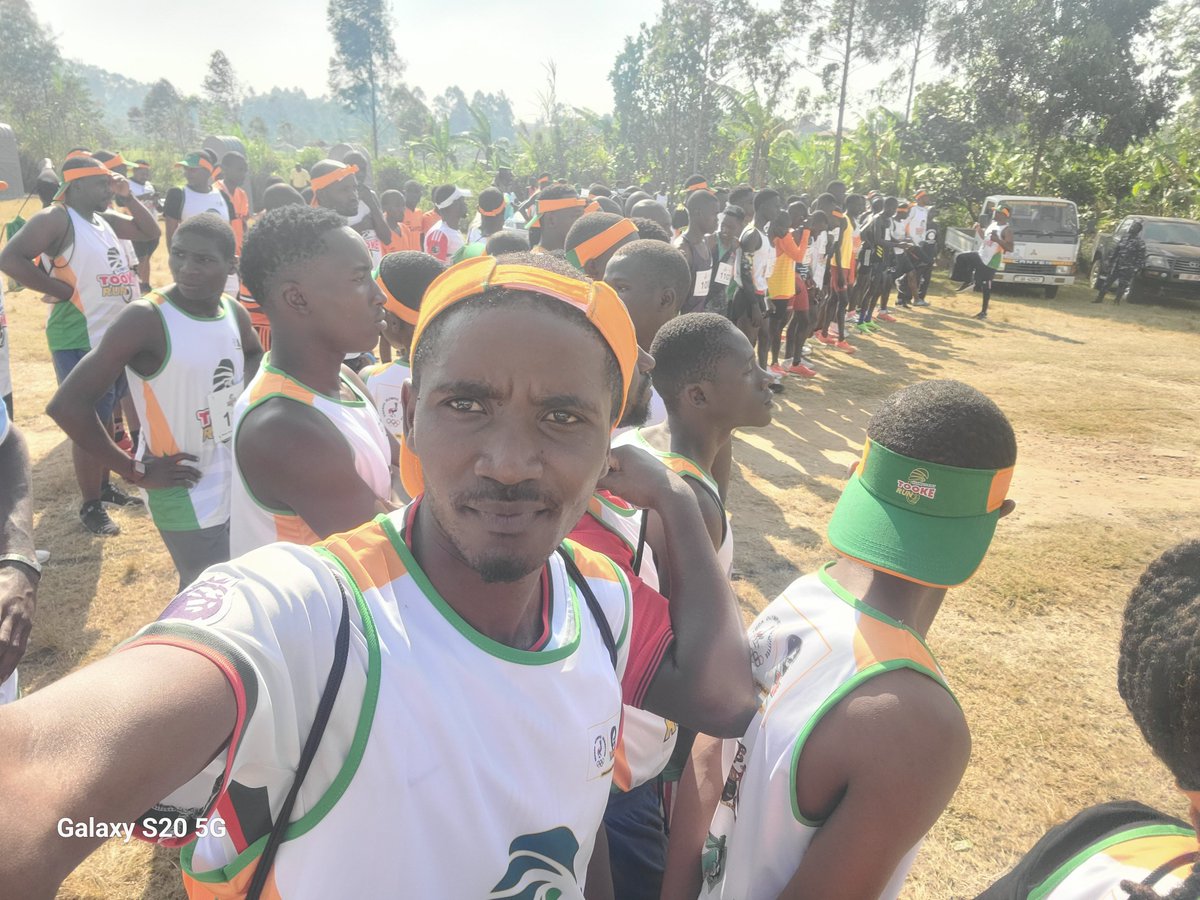 TUMUKUNDERONA's tweet photo. Today I actively participated in @TookeRun ,held at bushenyi playground. The occasion was officially opened by Rt Hon Deputy speaker, @Thomas_Tayebwa .
#tookerun
#Olympicdaytookerun https://t.co/hw5TpDchsQ