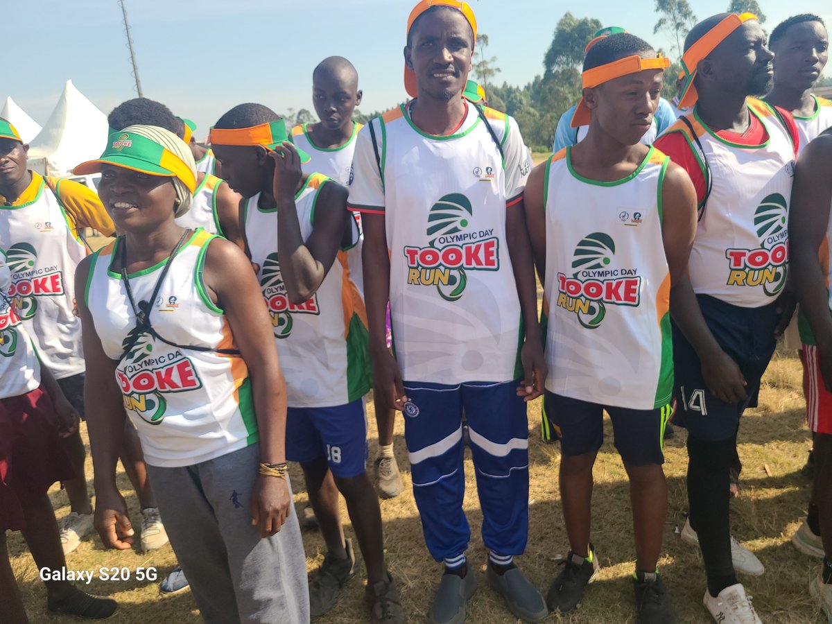 TUMUKUNDERONA's tweet photo. Today I actively participated in @TookeRun ,held at bushenyi playground. The occasion was officially opened by Rt Hon Deputy speaker, @Thomas_Tayebwa .
#tookerun
#Olympicdaytookerun https://t.co/hw5TpDchsQ