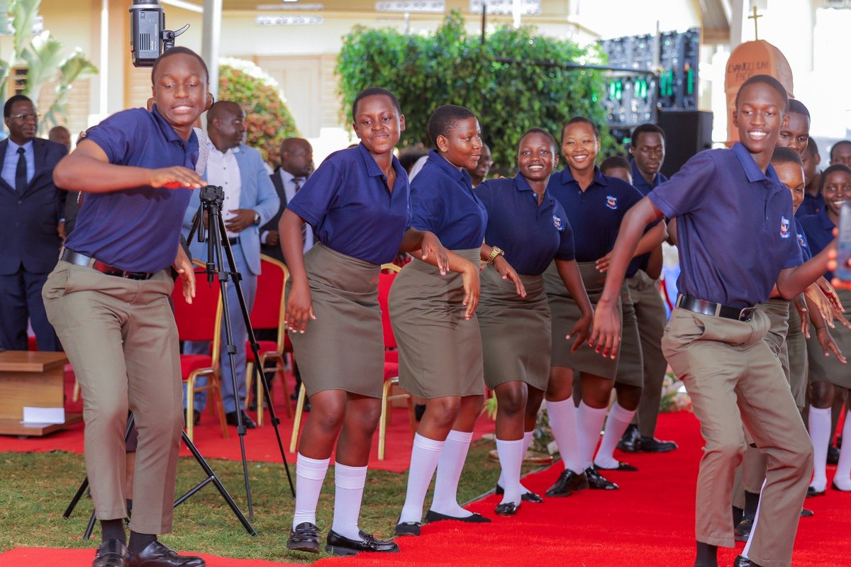 stbalikudembe's tweet photo. With graceful steps and joyful hearts, our students warmly welcomed the Holy Gospel into the celebration, a beautiful expression of faith, reverence, and our rich heritage. A truly inspiring moment on our Patron Saints' Day. #SchoolDay #FaithInAction #PatronSaintsDay https://t.co/0L8ZIEdJRC