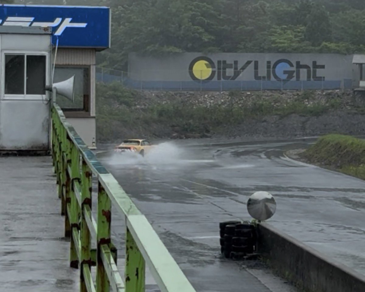 _vtec_b16a's tweet photo. 半年ぶり今年一発目のドリフト☔️
泳いできた🐟 https://t.co/jkoFXJB0Ci