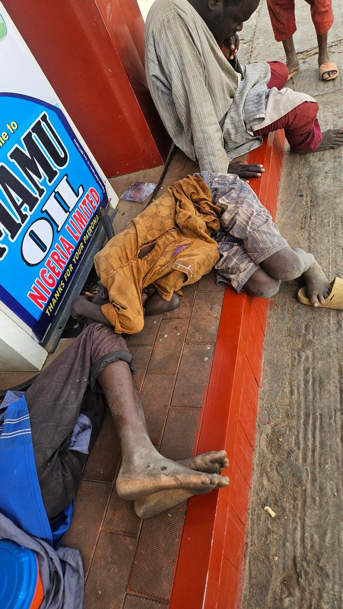 realjohn001's tweet photo. @aonanuga1956 You're shameless. See out of school children on street looking for crumbs to eat and you have audio foreign reserve that's growing and insecurity have taken over Nigeria. https://t.co/SwrQMXQ1Ng
