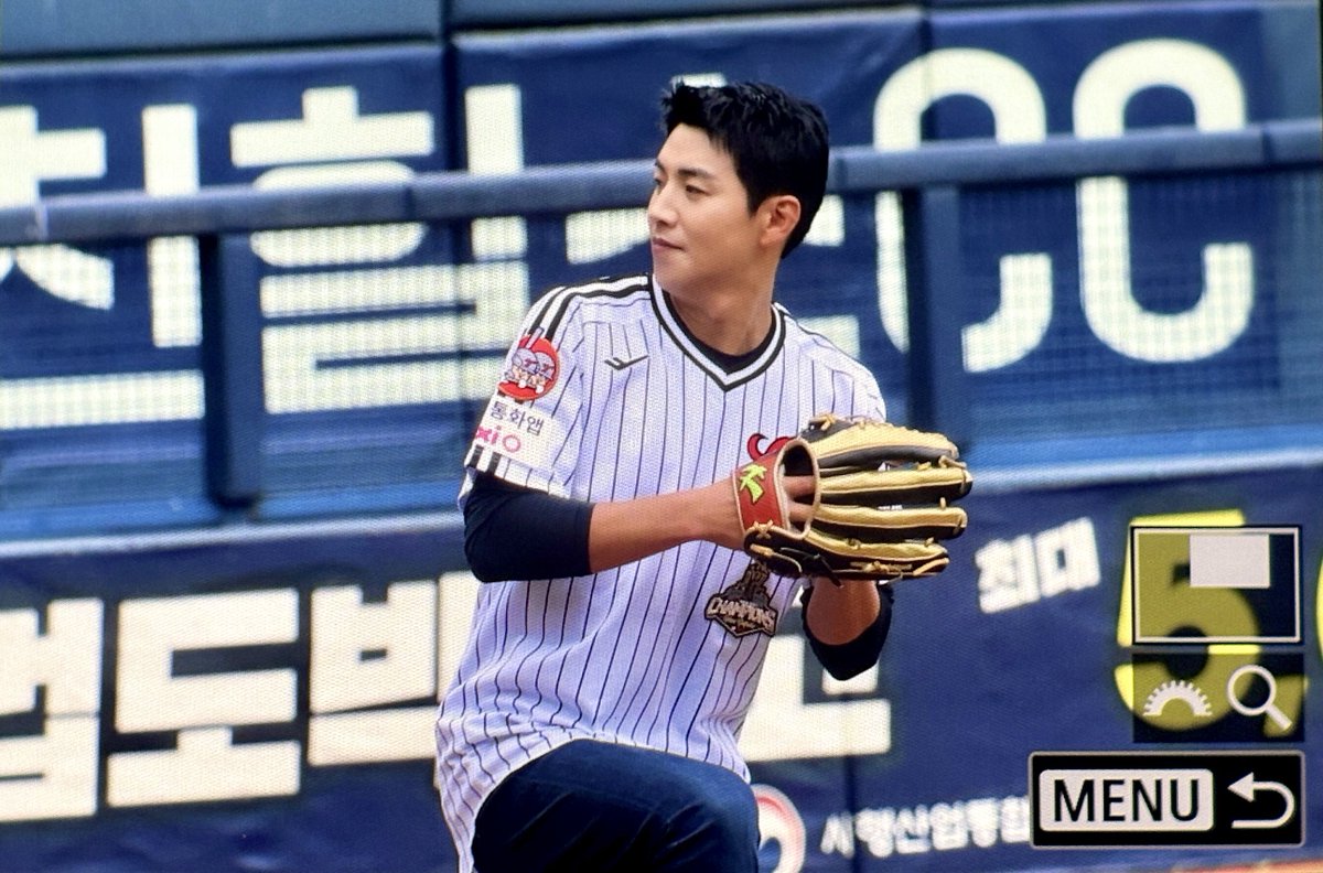 29_ju0's tweet photo. 진짜 너무 귀하다
잠실야구장에 유니폼 입고 오신게
몇년만인지 아시나요.....💙 https://t.co/ruuw0oTksG