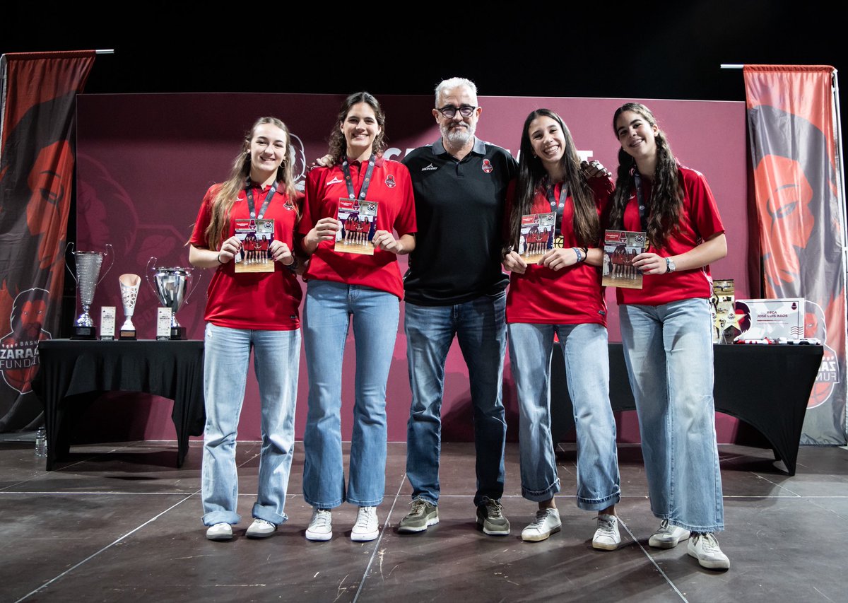 casademontBZ's tweet photo. El jueves celebramos la Gala de Fin de Temporada de nuestra cantera, poniendo el broche a una gran temporada 🎊

⛹️‍♀️ Un curso en el que 12 equipos de cantera y más de 100 jugadores y jugadoras han seguido creciendo dentro y fuera de la pista https://t.co/Ael0CvFRAC