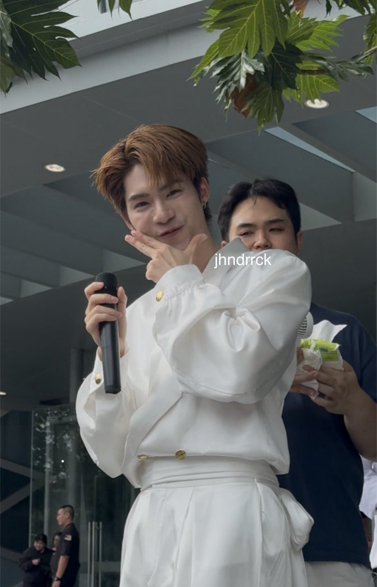 jhndrrck's tweet photo. asked jj to do the “pogi” pose 🥹 jj lor mak!!

#EffaclarxNetJJ
#NETJJ https://t.co/Nx3eSOfdYa