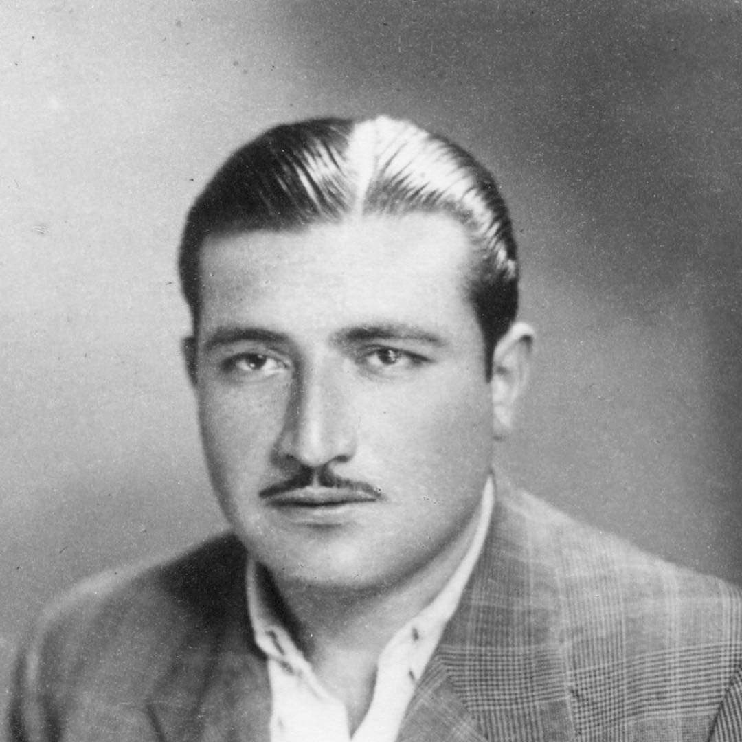 Jawnmard1's tweet photo. “Do not be intoxicated by your wealth, your purse, or your rank. 
It is not like the drunkenness of (spiritual) wine—
you will come to your senses upon the washing board of the dead.”

— Turkish Sufi master Muzaffer Özak Âşkî al-Jerrahi

#sufism 
#tasawwuf https://t.co/jRxNotDGci