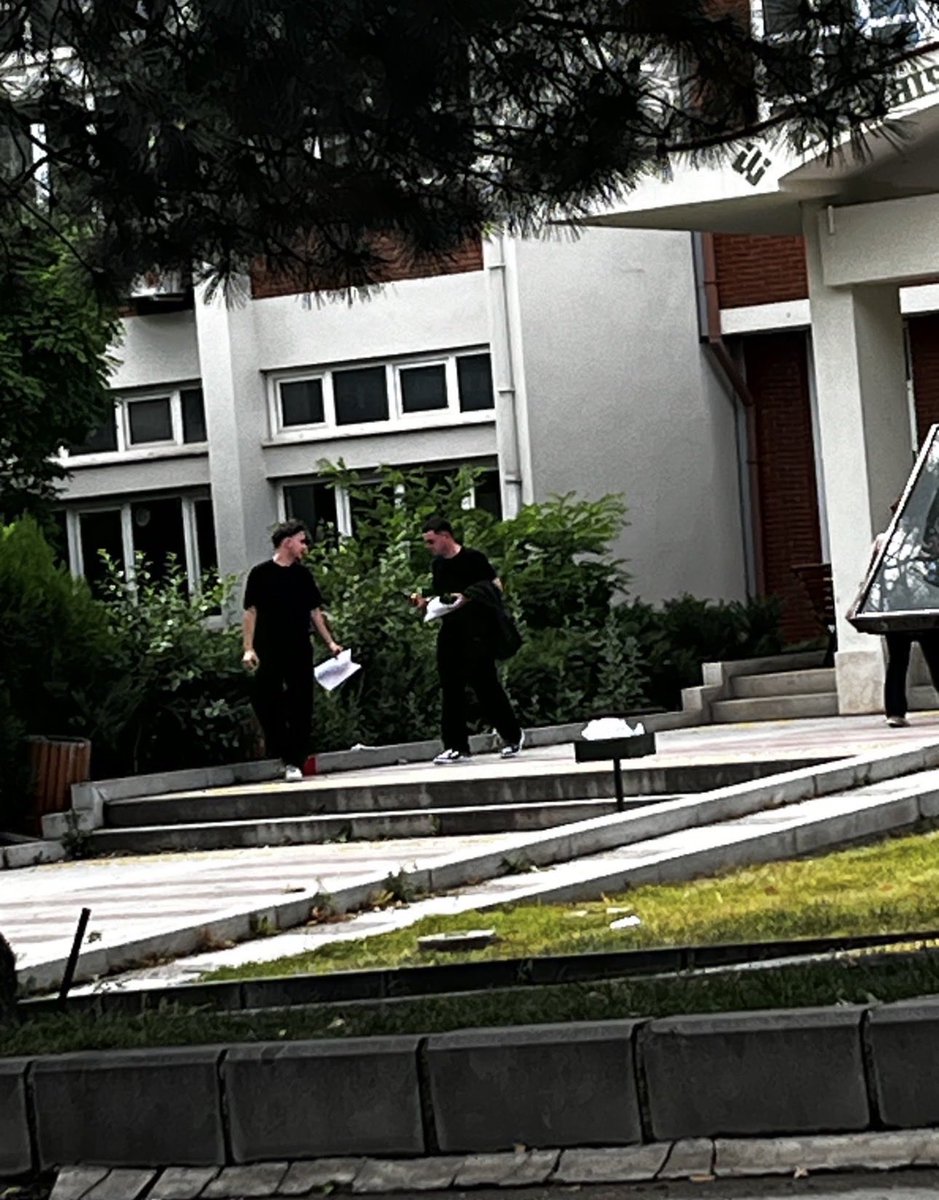 ihanetivar37's tweet photo. Milli maçı izledikten sonra uyuya kalan iki arkadaş YKS sınavını kaçırdı. https://t.co/AGVasCXtfG