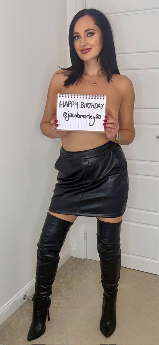 JacobMarley80's tweet photo. Thank you @MsBonniemodel for doing these for me this Morning  , sexy leather skirt . 🖤 https://t.co/LjBigDWZQN
