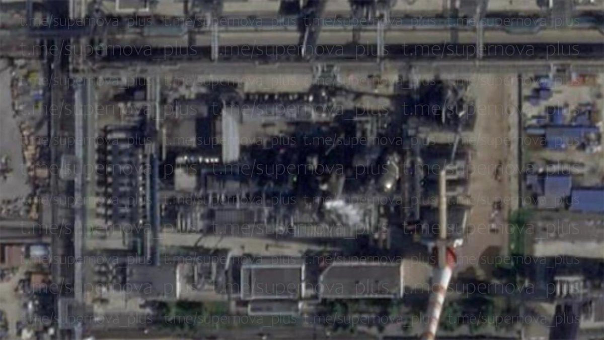 JayinKyiv's tweet photo. Dark days for a Kremlin that has lost control of the narrative, as satellite imagery exposes the stunning efficacy of Ukraine's two attacks on Moscow's biggest refinery.

The Putin regime can't lie there way out of this. https://t.co/70JEc2xHd2