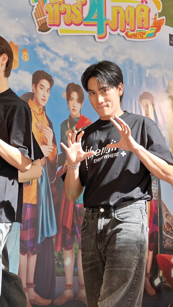 Aikhai_18's tweet photo. บังเอิญเจอน้องพอดี หล่อเกินมนุษย์มากลูก 
#pungphirunwat
#KhemjiraInChiangmai https://t.co/P3toMo4Wzv