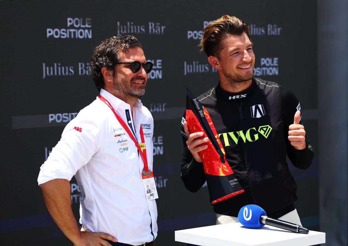 FormulaEZone's tweet photo. Jake Dennis wins a frenetic Sanya E-Prix from pole position. 

Read the full race report below. 

https://t.co/zV9Xg6ck8H

#FormulaE #SanyaEPrix https://t.co/OOEcPD07VF