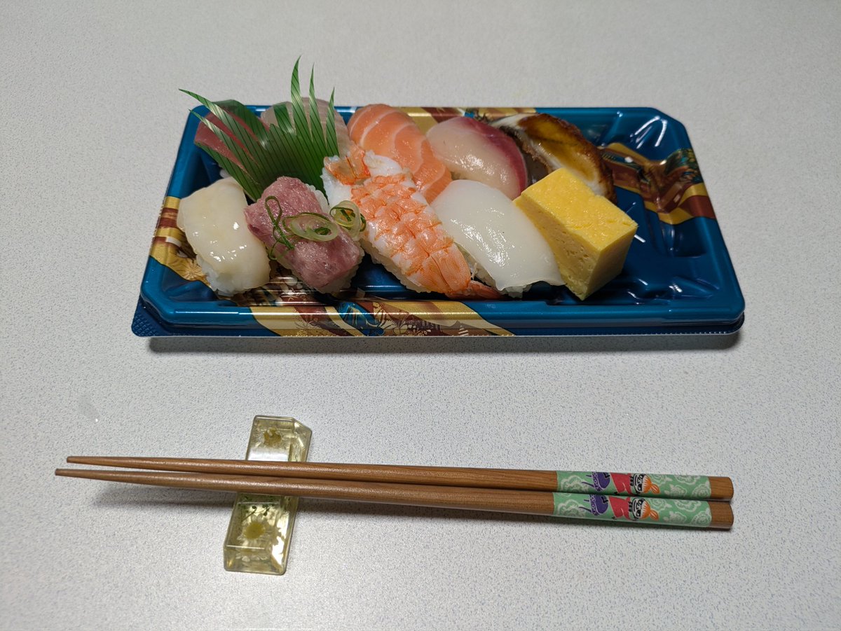 KhMiiko's tweet photo. 今日はレジに入る以外、ほぼ品出しで終わった
私は品出しの為に仕事に行っているのだろうか⁉️などと思いつつ
それでも登販手当は付く訳で、まぁいいか(笑)と思う

お疲れっす https://t.co/JDgyGeAgv0