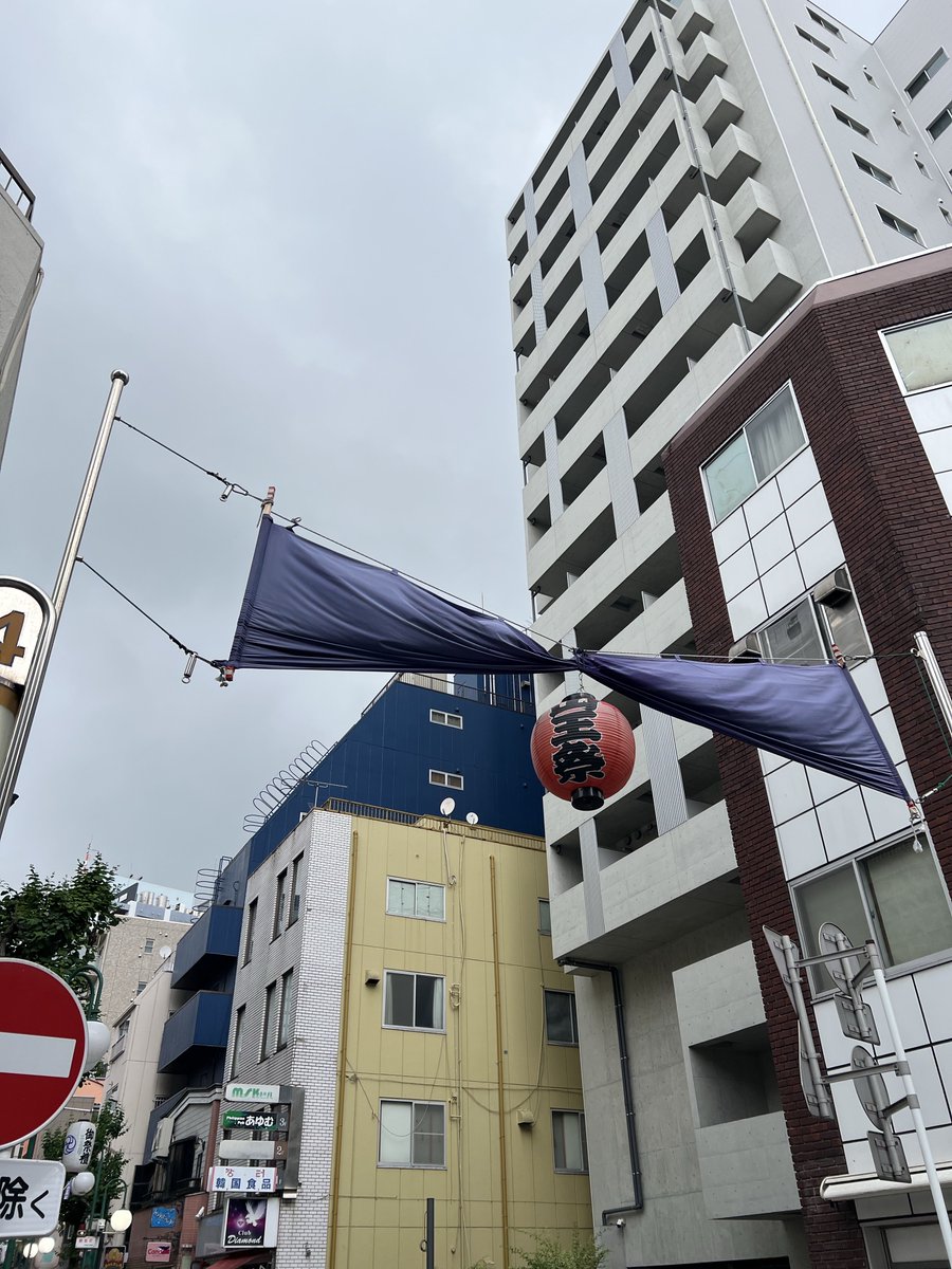 H_Osandon's tweet photo. 祭りの中、雨降りそうで死ぬほど蒸し暑かった…
先日空振った嬢を指名すると、初手「奥まで舌入れ」で来たので吸い返した
受けも皮引っ張り上げ、奥まで入れるよう手を動かされクイーフ現象と濃いめだった
しっかし今日も客押し寄せすぎてたな https://t.co/blCP9L0yp8