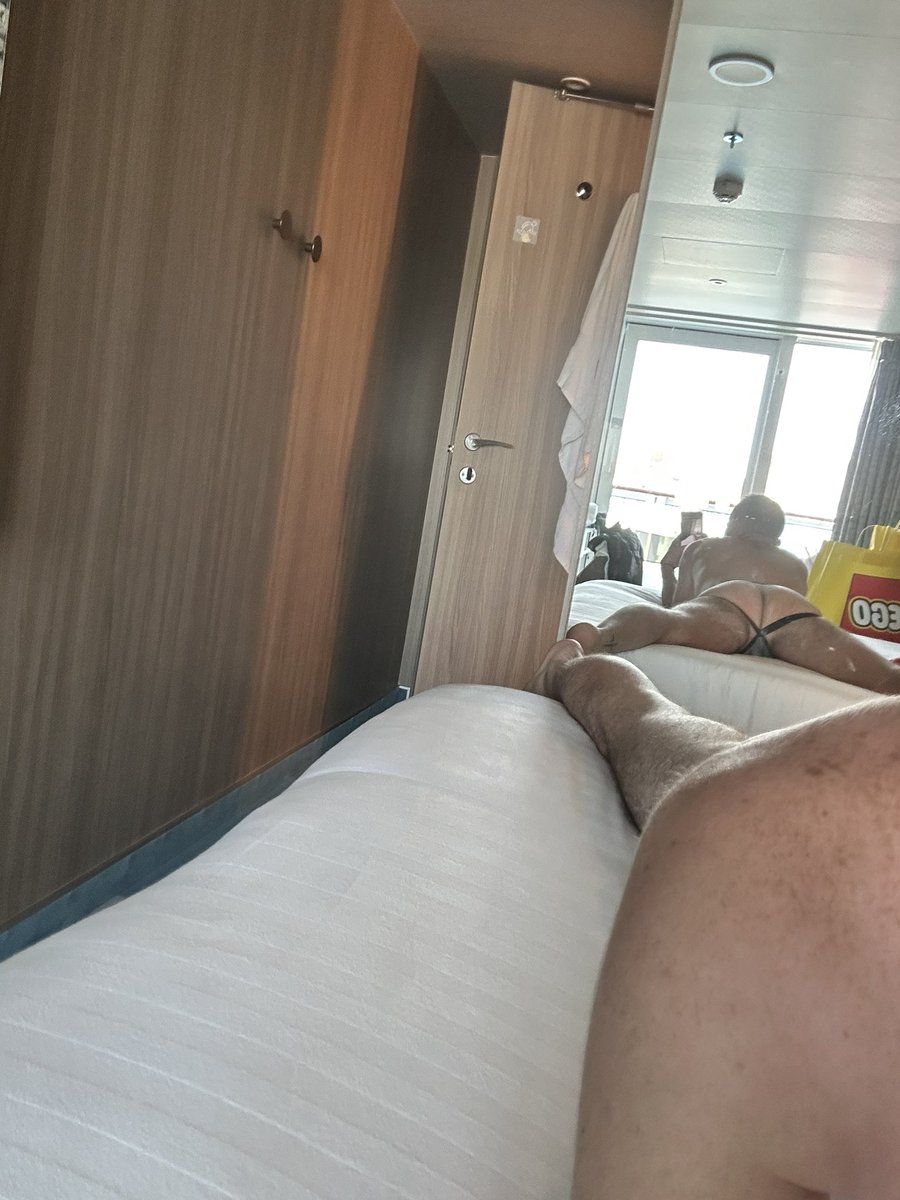 kds4291's tweet photo. Tu entre dans la cabine et me vois comme ça ? Que viens-tu me faire ? 😏😈🥵 https://t.co/jr2oVvz6hy