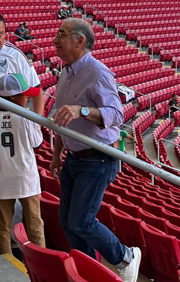 comentarios1010's tweet photo. @OSWALDORIOSM Y son varios
A La @fifacom_es @fifaworldcup_es @FIFAcom @FIFAWorldCup solo les importó el dinero aunque muchas personas se quedaran sin poder ver los partidos y sin poder pagar sus altos precios🤮
Pero qué tal los corruptos:
En primera fila!👎#FueraMorena
https://t.co/FeBazQNDKp https://t.co/5IJ90RMCPT