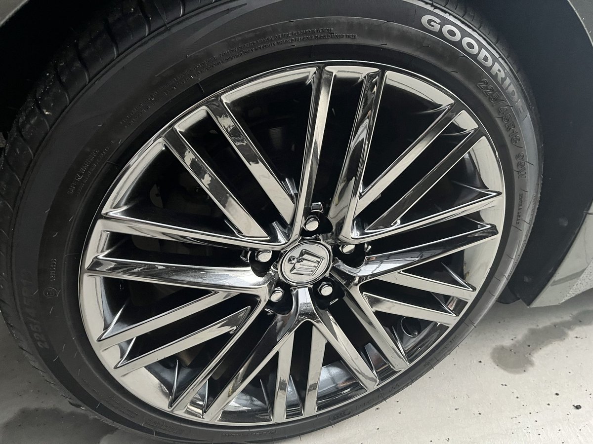 niki_LEXUS's tweet photo. 納車の時にタイヤ新品にしときました！って言うてたから納車前REGNO履いてたから同じの履かせてくれてるのかと思うたら中国タイヤじゃね！？笑

でもな…全く違和感ないねん
今までセダンにはREGNOしか履かせてこんかったワイやけどもうタイヤなんでもいいやって思いました🤓 https://t.co/MeHcFznfDa