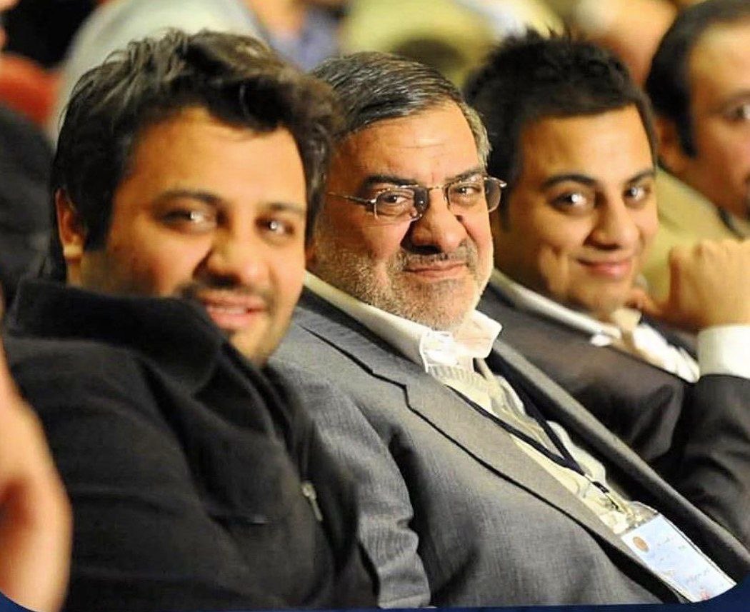 Ebne_noah's tweet photo. و جنگ ۱۲ روزه با این باند سیاسی و شبکه مالی و لابی آنها در ارتباط بوده و برای آینده برنامه ریزی دقیقی کرده است.

حساب شبکه اکس (توییتر) قالیباف با وجود رجیستر در اپ استور ایالات متحده و مشخص بودن آی‌پی در ایالات متحده همچنان فعال است و در طول جنگ ۴۰ روزه هم مسدود نشد!

عجیب نیست؟
سپاس از دوستانی که در این گزارش ما را یاری دادند و سپاس از همکارانم در تیم تحقیقاتی 
#پسرعاقل_نوح