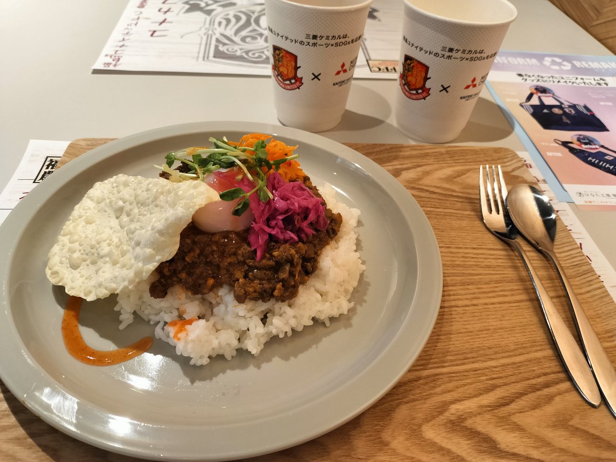 jyps86's tweet photo. ユナカフェ最高だった🍹
樋口選手のカレーはなぜこんなに美味いのか！☺🌿🍛
#福島ユナイテッド https://t.co/EW8YUYF8xq