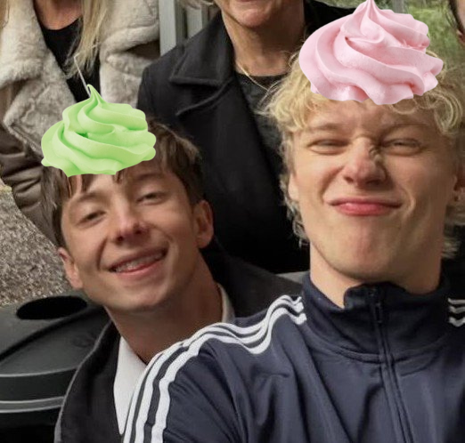 leviticonan's tweet photo. pistachio and strawberry https://t.co/lbMPKTYtDR