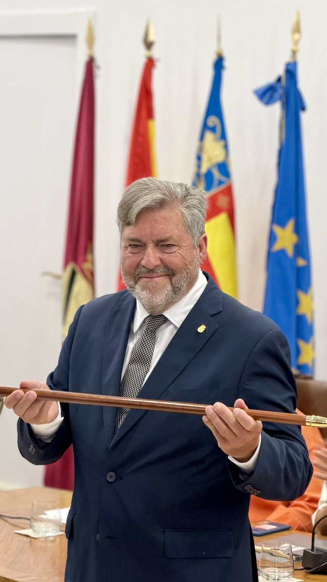 joanguanter_'s tweet photo. Hui Dénia guanya un bon Alcalde i una bona persona!

Enhorabona a @Rafa_Carrio i tot @CompromisDenia.

El canvi ha començat. https://t.co/0SWF6TLRuv