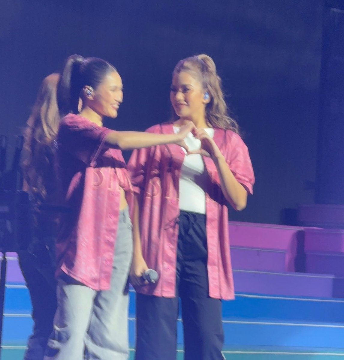 aiahsynth's tweet photo. so kailan niyo aaminin na crush niyo ang isa’t isa? 😭 https://t.co/7v26l3MdQm