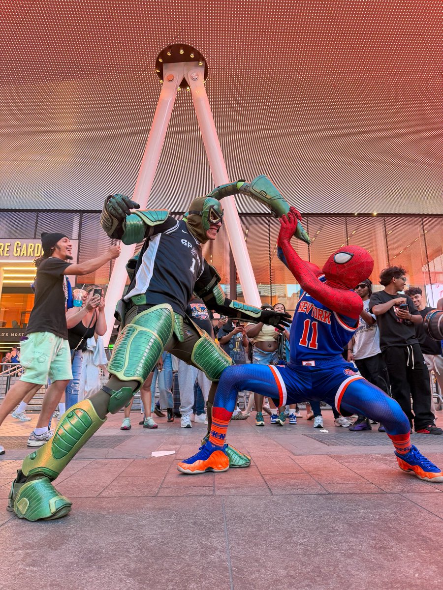 CosPlayNay tweet media
