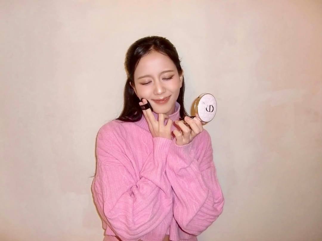 ForeverKimJisoo's tweet photo. 062026 JISOO Instagram update.💗 https://t.co/FsICLpp032