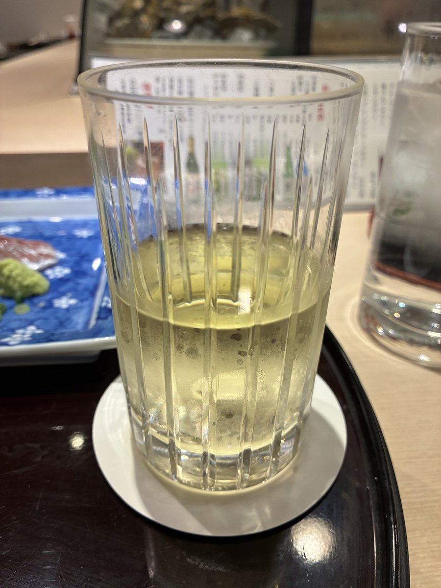 s_pt_runner's tweet photo. 日本酒の神亀純米(埼玉)とアジ刺し
今が旬のアジは口に入れた瞬間あぶらでとろけますね😁 https://t.co/MYT16hg3f6