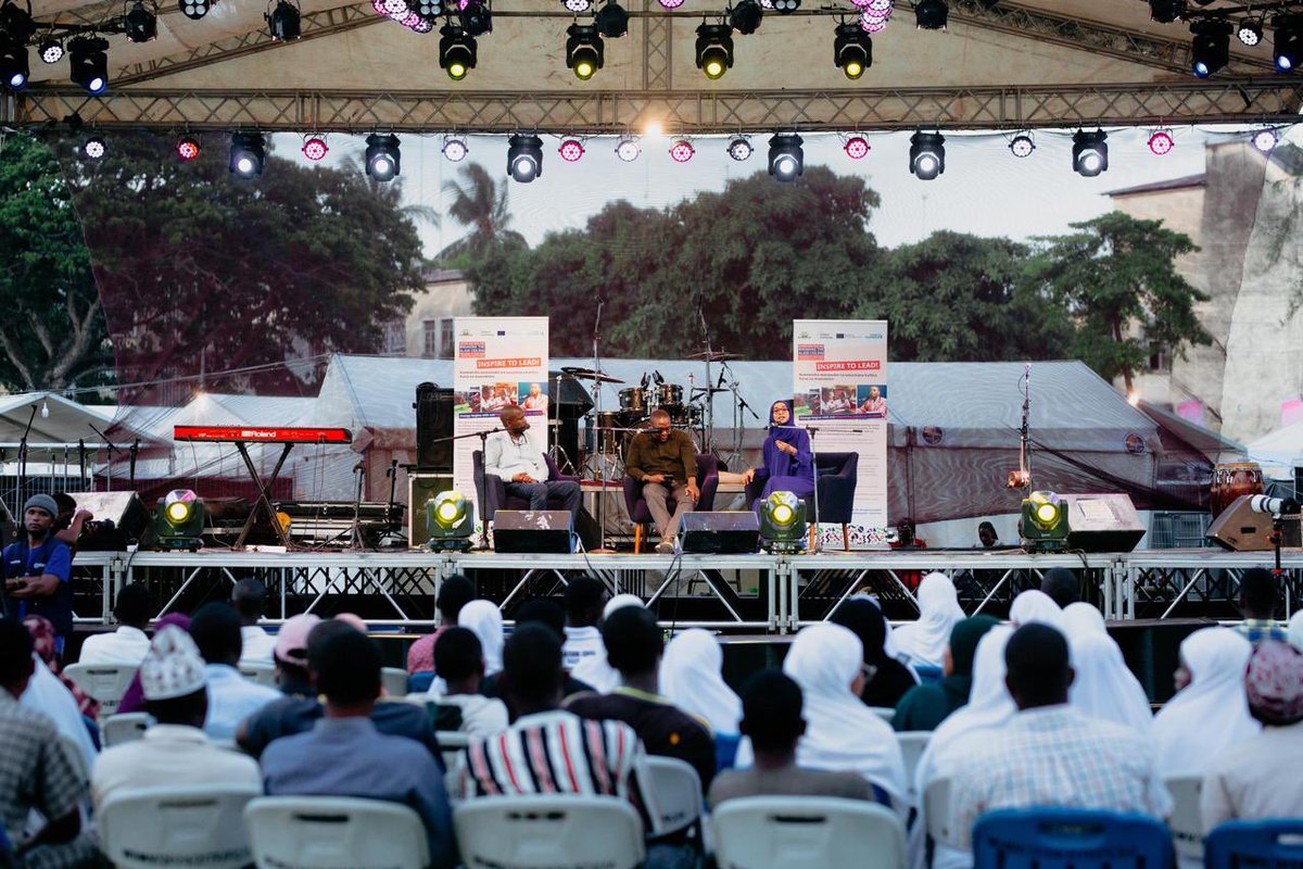 EUinTZ's tweet photo. Zanzibar, karibuni viwanja vya Sekondari Mpendae leo! 📍
 🕥 10:30 jioni 🎶 Muziki | 🎭 Maigizo | 📢 Elimu

Tumeungana na @sautizabusara, @jamiismz, na @unwomentanzania kutoa elimu kuhusu njia salama za kuripoti ukatili wa kijinsia. 🧕🏾🧡

#InspireToLeadTZ #TokomezaUkatili https://t.co/qSqsx6EzTz