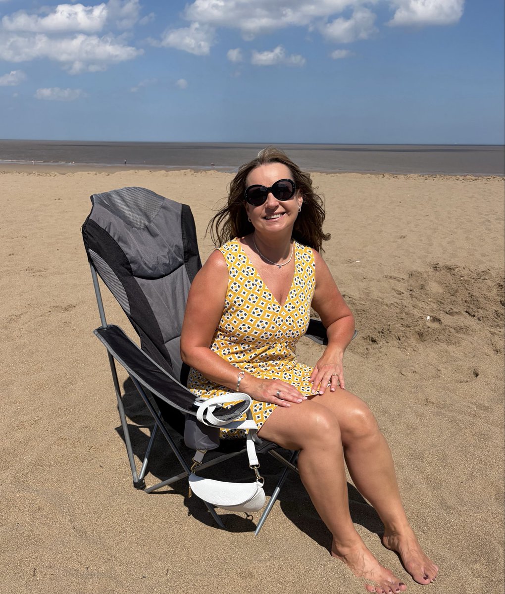 ___Lesley___H's tweet photo. Enjoying a delightful weekend away by the sea for Grandmas birthday 🏖️🥂🎉😎 https://t.co/qQZpbo60tA