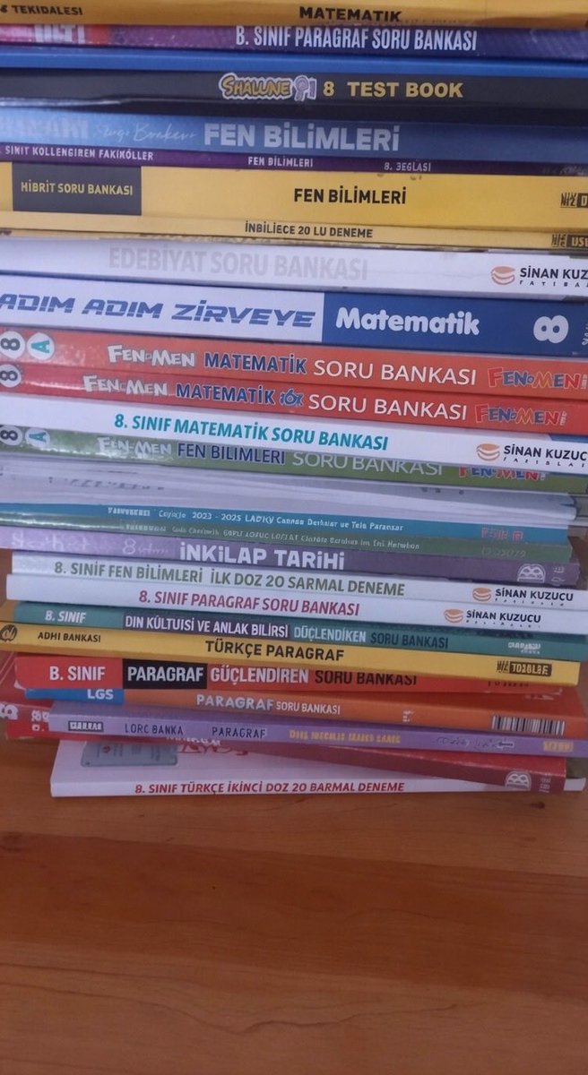 cihatt99jk's tweet photo. #yks2026 Yksye çalıştığım süre boyunca çözdüğüm kitaplar bunlar. Sınavda 2 dakika uyuyayım derken bütün sınav boyunca uyumuşum 1 kişi de kaldırayım demedi. Sisteminiz batsın https://t.co/yqt8voB3pL