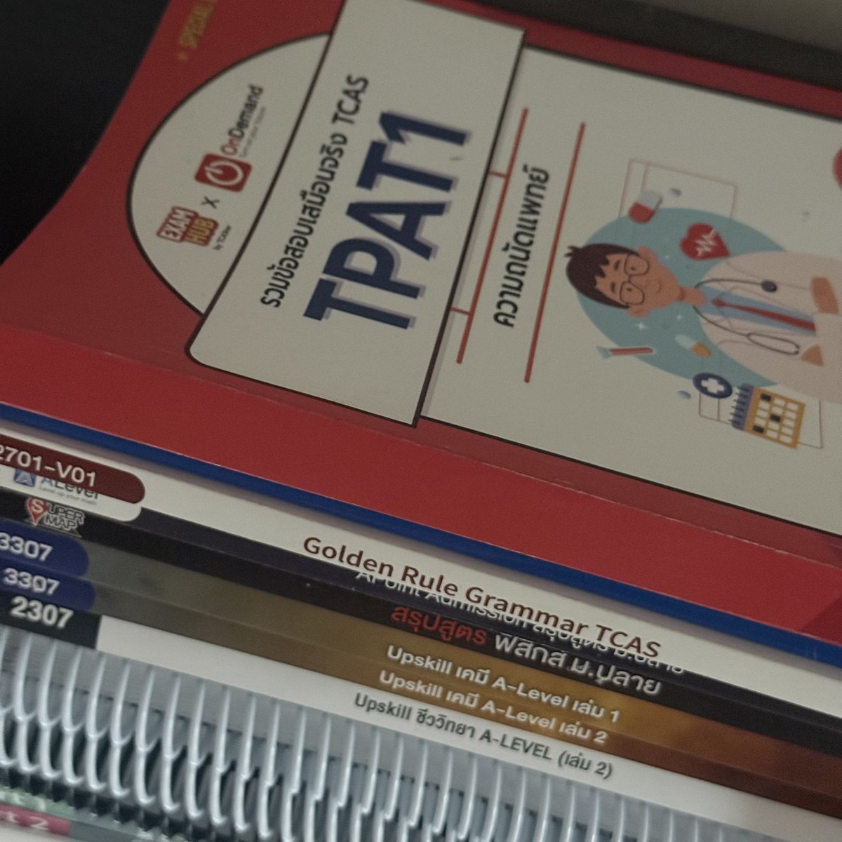 pipopunwan25's tweet photo. แจกหนังสือคับบ ทุกเล่มใหม่มาก ไม่มีรอยเขียน มีหนังสือคอร์ส upskill ฟิสิกส์เคมี ชีวะ คณิตของออนด้วยคับ แจกฟรี ออกค่าส่งเอง กรุงเทพ/สยาม นัดรับได้ค่า #หนังสือเตรียมสอบ #TCAS #dek70 https://t.co/hhIdFuNpLH