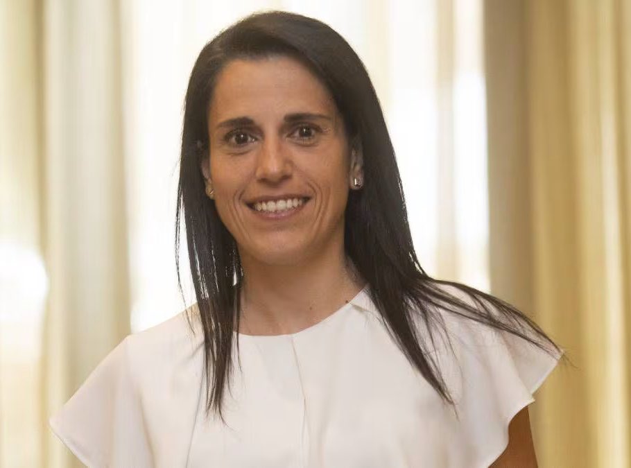 madridfemxtra's tweet photo. 🚨 Ana Rossell, directora deportiva, continúa este verano en el Real Madrid, aunque se cuestiona su continuidad de cara a la próxima temporada. 

✍🏻 Este verano se sigue trabajando en reforzar la defensa y el ataque, optando a un gran nombre.

@GrinanMarta https://t.co/xMkrvUtBkS
