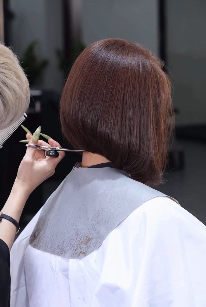 TrichaThicc's tweet photo. Not always have to be a long hair, even bob hair, if styled neatly, will also look attractive 😍
#hairfetish #超電子バイオマン #黒髪 #bob #trichophilia #haircut #thicc #nsfw🫦 https://t.co/Ck3RpGjJ3t