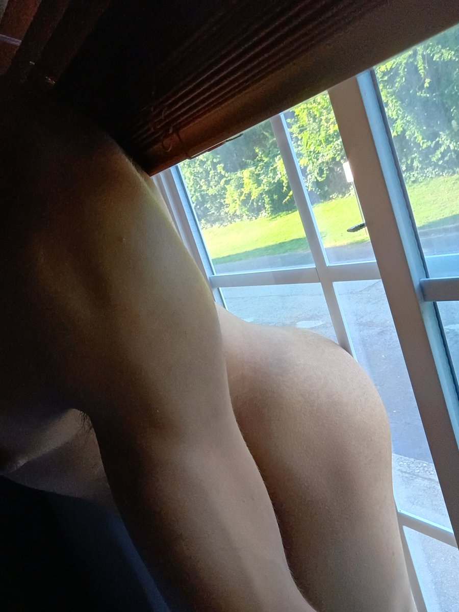 AssSpreadMoe's tweet photo. I spread my cheeks and flash the people driving by 😝🍆💦🔞 https://t.co/bJZmiahvpB