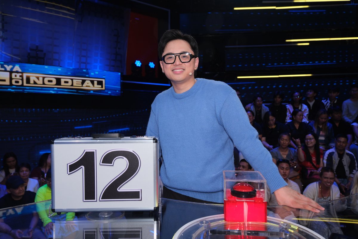 Kapamilya_DOND's tweet photo. Magtatago kaya ng swerte ang briefcase #12 ni Jeremy G? Alamin ngayong gabi sa #KapamilyaDealOrNoDeal! #KDONDJeremy 💼☎️ https://t.co/Hg2b4dngR5