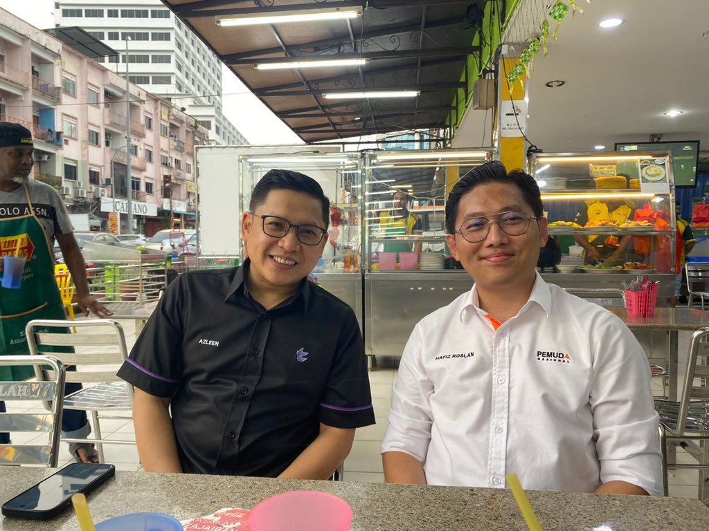 manttra286's tweet photo. Apa gaduh2 ni. Kan korang pernah minum bersama. https://t.co/s7HonhPrDr