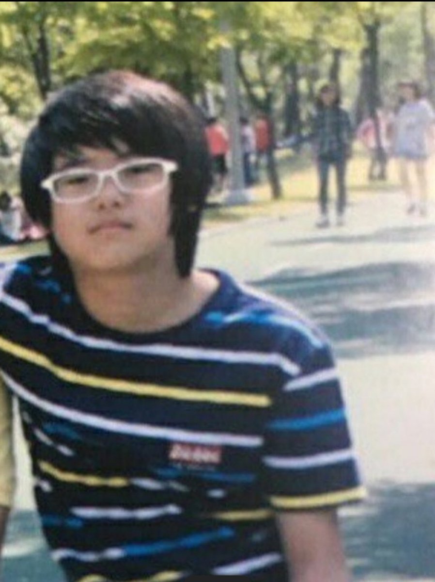 zzgzfff's tweet photo. 담배를피우던13살이병재군 https://t.co/W13IpPjmiI