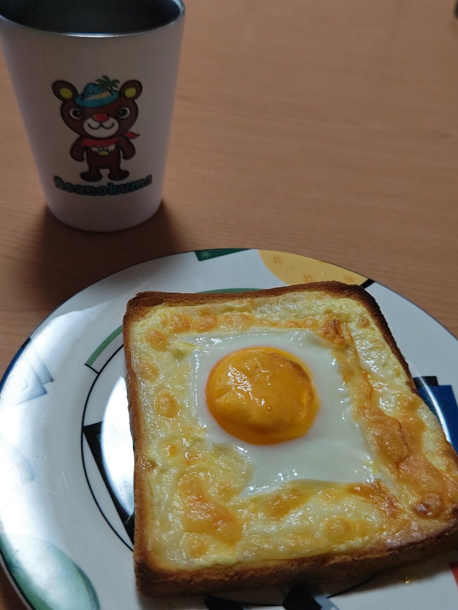 23Mrd's tweet photo. 作ってみた😃朝食はマヨ玉チーズとコーンマヨ😊昼食はベーコンエッグ、味付けは胡椒と醤油🍳
食パンは10枚切り🍞耳がカリッと香ばしくて美味しい😆 https://t.co/UEDVMb5XyS