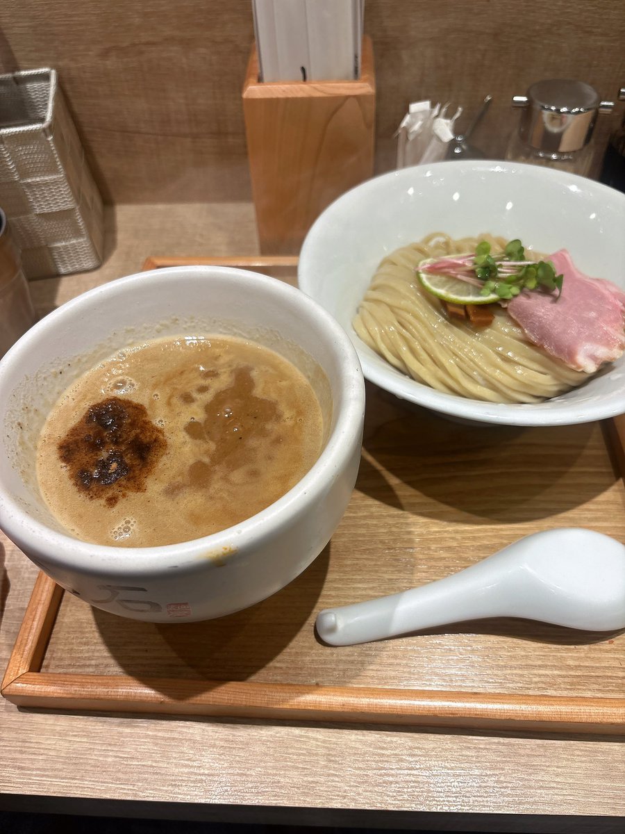 akunmixed's tweet photo. 人多すぎたので諦ーメン https://t.co/moAqJGAoMD