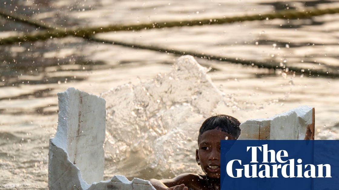 SarayaWorldwide's tweet photo. Half of world’s children exposed to at least three climate hazards, Unicef says https://t.co/PJekGdjYpi 

#children #health #climatecrsis #extremeweather https://t.co/SxbOOJa6VP