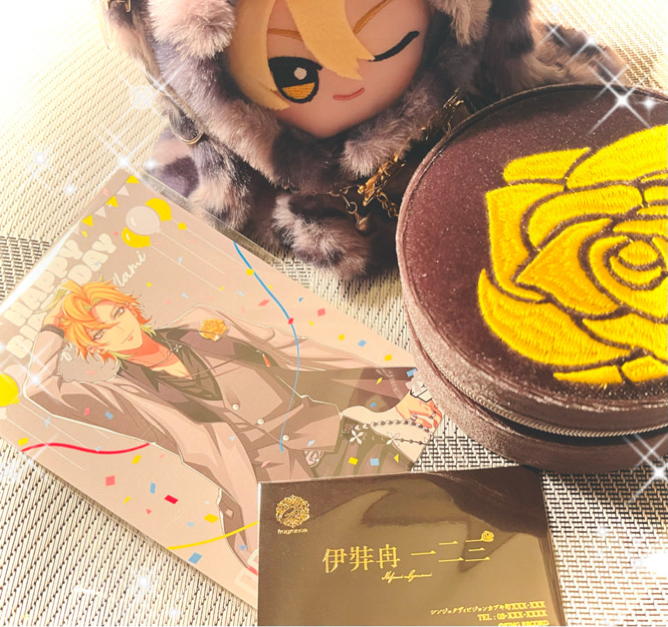 SakuraMchoco's tweet photo. バースデーグッズ届きました🥂🌹
アクセ結構好きなので活用します！ https://t.co/iofMWriFbY