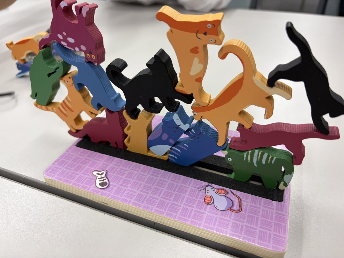 CelestialCrownC's tweet photo. 2026/6/6
#懲りずにくろめ会:#StackO'Cats
猫足(差足)←4人戦
みんなうめぇ←
冷静に考えると猫は液体なので、こんなにちゃんと積まさるわけはないんだよなぁ(?)(何言ってんだこいつ)(そもそもで言うなら『積む』ってなに)(北海道弁やめろ) https://t.co/blpqKJQXbZ