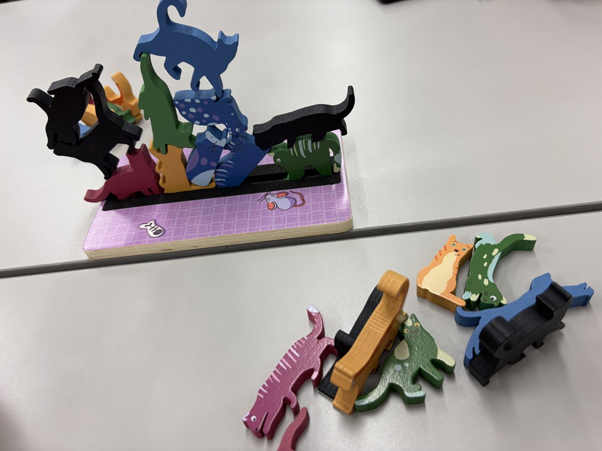 CelestialCrownC's tweet photo. 2026/6/6
#懲りずにくろめ会:#StackO'Cats
猫足(差足)←4人戦
みんなうめぇ←
冷静に考えると猫は液体なので、こんなにちゃんと積まさるわけはないんだよなぁ(?)(何言ってんだこいつ)(そもそもで言うなら『積む』ってなに)(北海道弁やめろ) https://t.co/blpqKJQXbZ