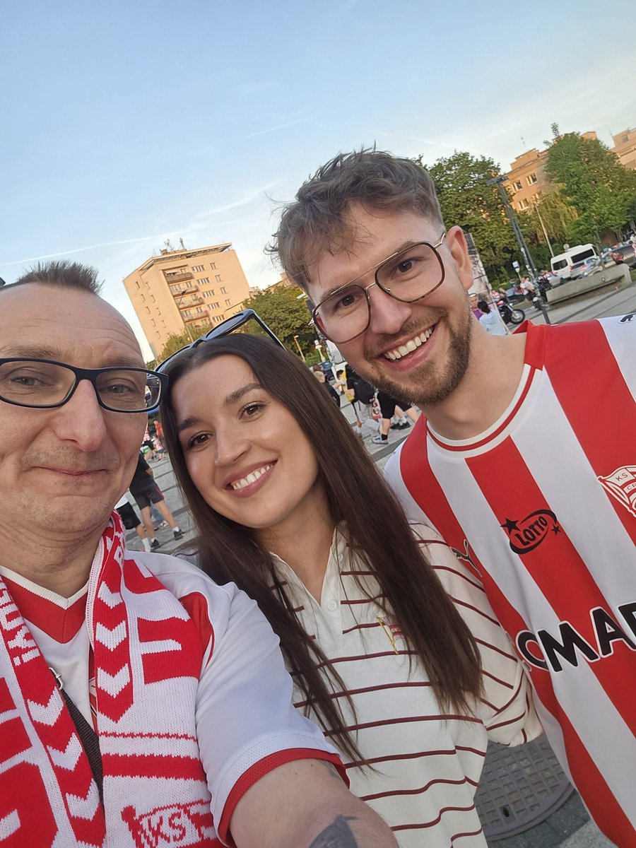 zona_pasiaka's tweet photo. Nie twierdzę, że to oficjalne poparcie. Twierdzę tylko, że mamy wspólne zdjęcie z Grzegorzem Szafrańcem @pan_duze_Pe i każdy może wyciągnąć własne wnioski. ✌🏼 https://t.co/rNVAajFmNO