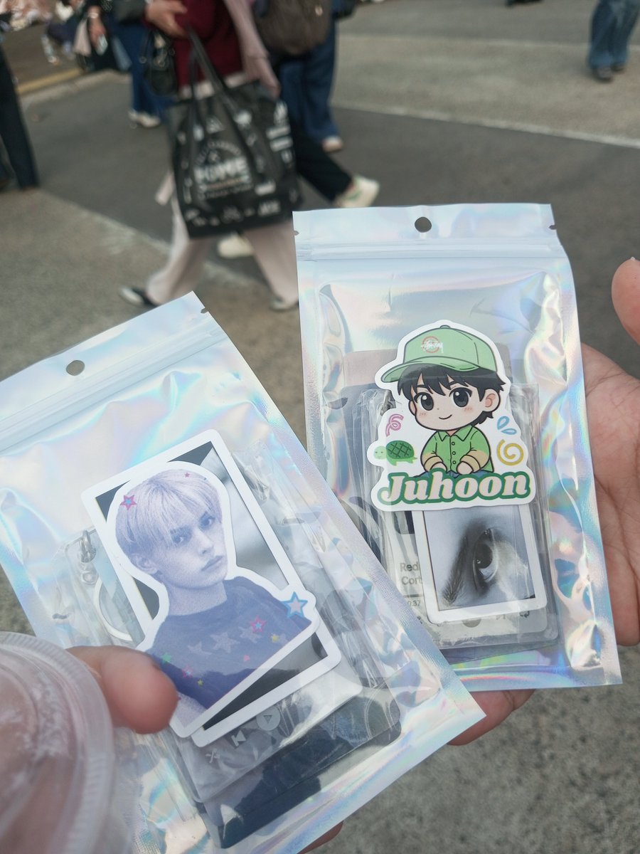 ksaedehara's tweet photo. kak thanks for the freebies yaaa!😍 https://t.co/c0nohqIrPS