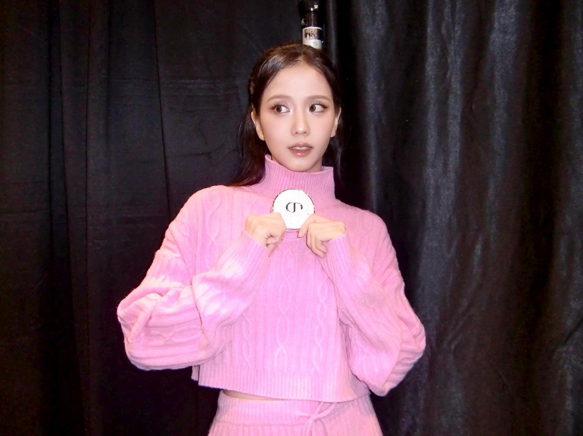 DCJisoogallery's tweet photo. 【𝐈𝐧𝐬𝐭𝐚𝐠𝐫𝐚𝐦】 260620 @ sooyaaa__ 🩷

핑크핑크 💕🎀
@ diorbeauty # DiorForever # 디올포에버

🔗 https://t.co/QWJy7NygOv

#JISOO #지수 @BLACKPINK @officialBLISSOO https://t.co/8ykBhxVyfe